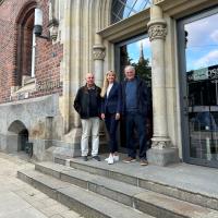 Die Kuratoriumsmitglieder Dr. Jürgen Lüthje (2. Vorsitzender), Katja Thiele-Hann (1. Vorsitzende) und Johannes Petersen (v.l.n.r.) 