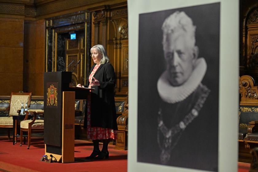 Birgit Recki spricht zum 150. Geburtstag von Ernst Cassirer Birgit Recki spricht zum 150. Geburtstag von Ernst Cassirer
